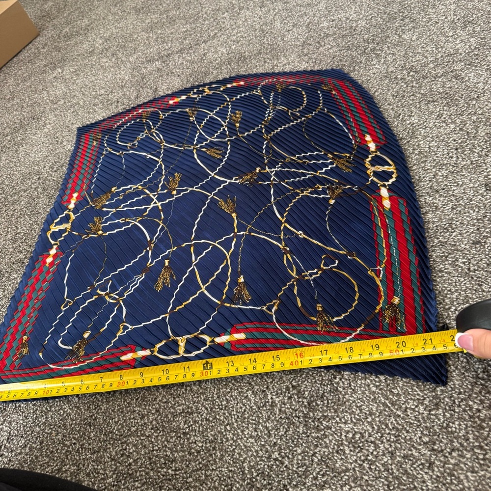 Scarf - Picture 3 of 4